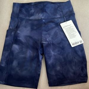 Lululemon size 6 short